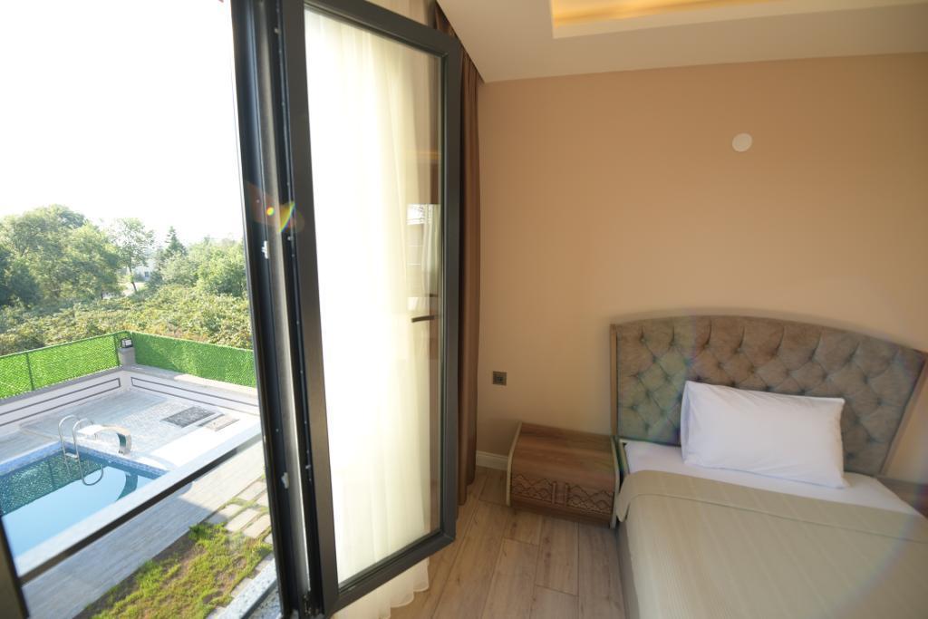 ARAKLI HÜRRİYET MAHALLESİNDE HAVUZLU LÜKS SATILIK VİLLALAR